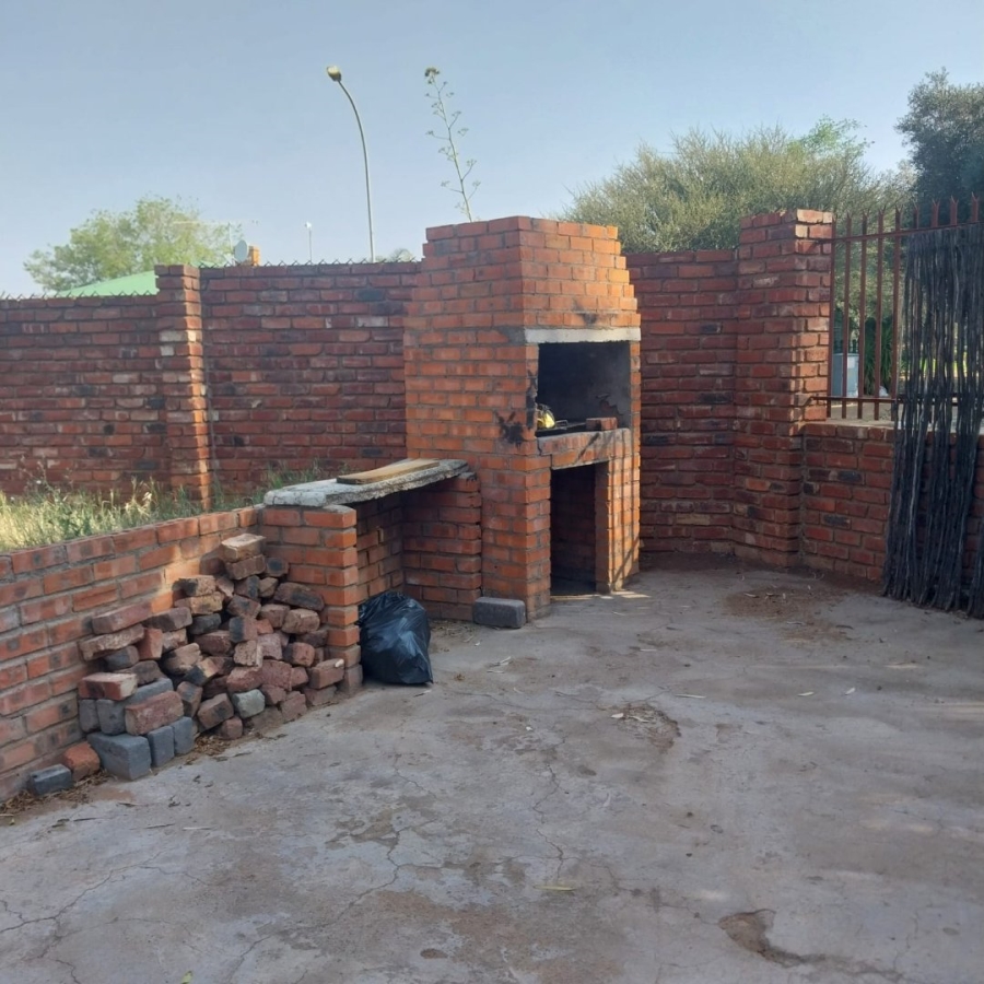 7 Bedroom Property for Sale in Beaconsfield Northern Cape